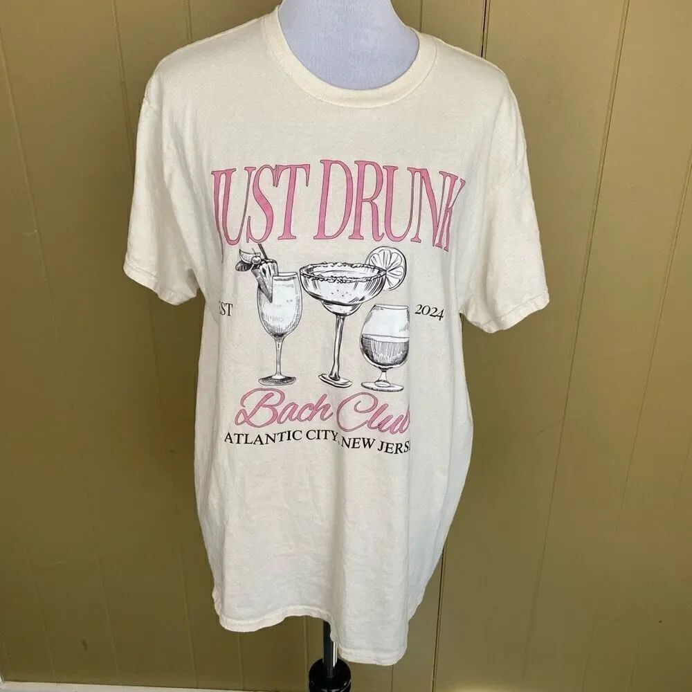 Gildan women L 100% cotton Crewneck short sleeve graphic print shirt
